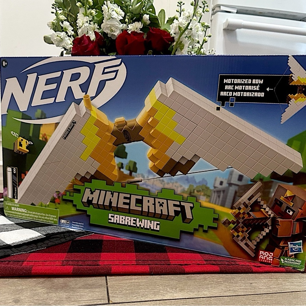 New NERF Minecraft Sabrewing Motorized Blaster Bow 8 Elite Darts 8-Dart Clip